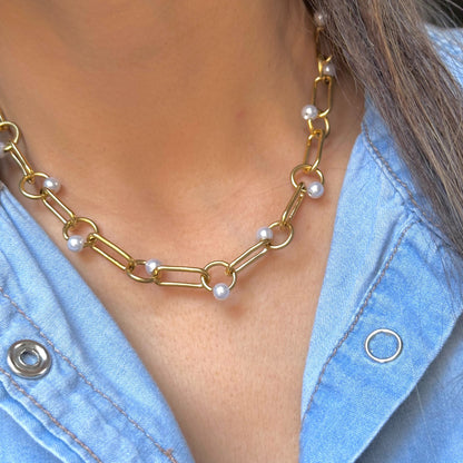 Scattered Pearl Necklace