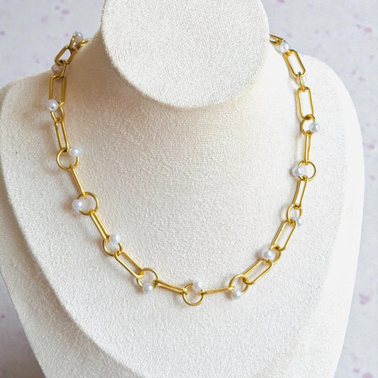 Scattered Pearl Necklace