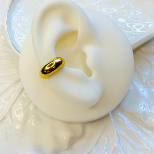 Bold Gold Earcuff