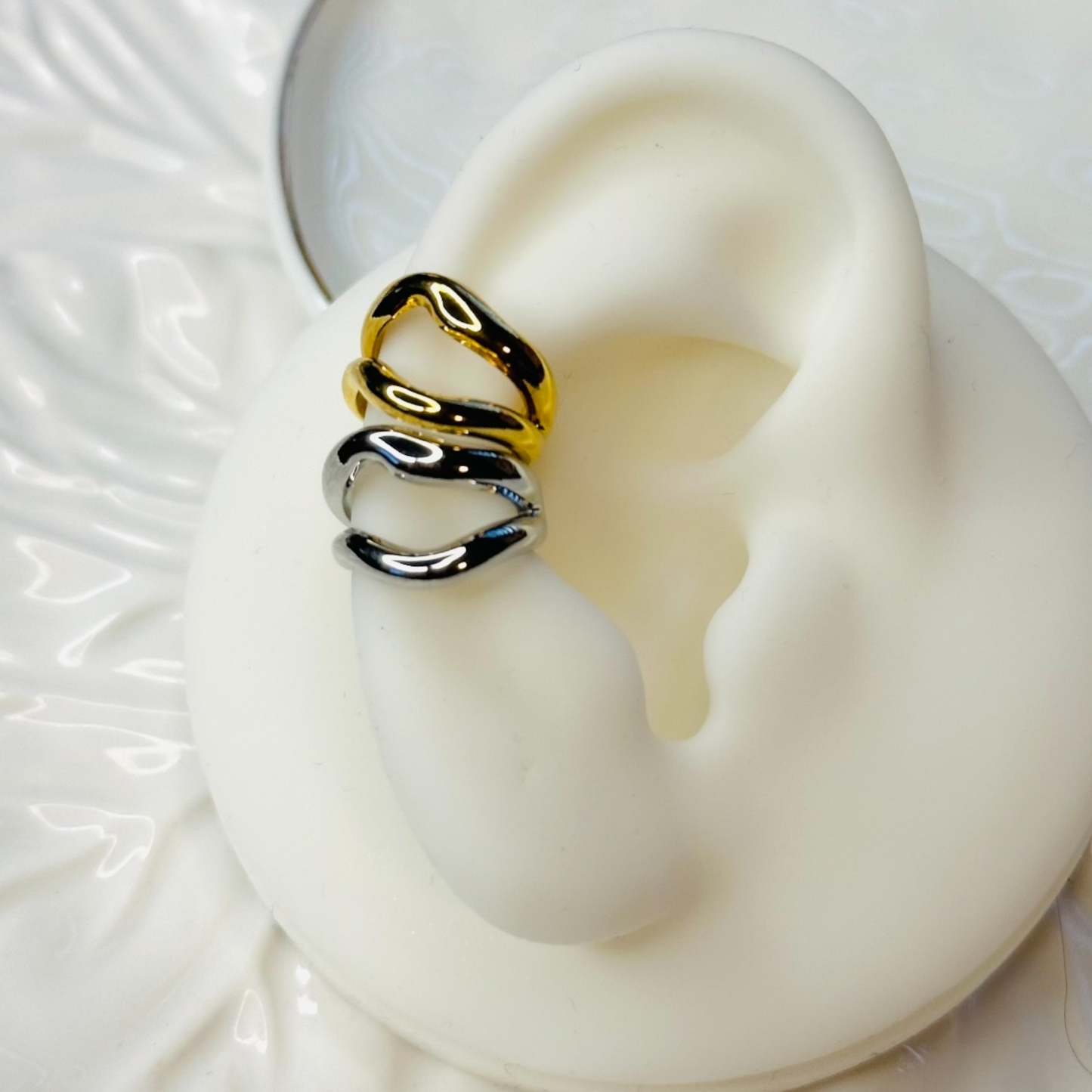 Curve Lines Earcuff